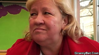 young mom fake tits